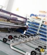 紙のグレージング全体的な UV ワ​​ニスのコーティング機械 25 - 80m/Min