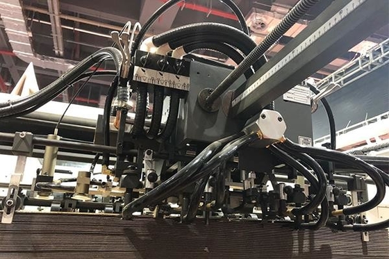 除去を用いる型抜き機械を押す1650 x 1200mmの自動ホイル