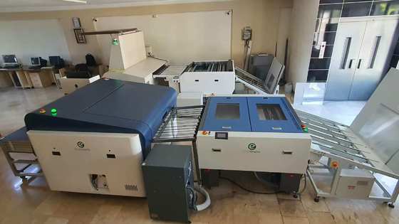 高性能64チャネル自動熱CTPプレート製作機 2400dpi解像度 28プレート/時間出力