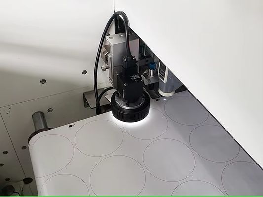 最大27m/分のカット速度と最大330mmのラベル幅を備えたデジタルロールツーシートレーザーダイカッター