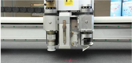 6型抜き機械を押す軸線7.5kwのボール紙 ホイル