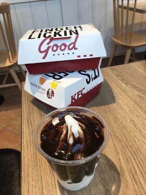 機械を建てる機械カートンを作るインスタント食品の紙箱
