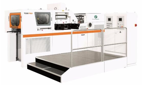 760×520mmのボール紙のエンボス加工のための箔押し型抜き機