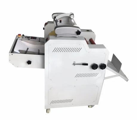 トリミング カッターが付いている 25m/min 自動フルート ラミネーター 3900W